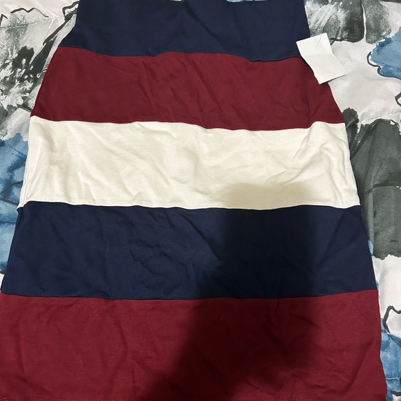 Fitted skirt - Picture 1 of 1